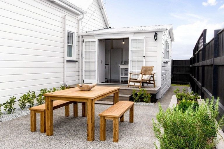 Photo of property in 6 Neeve Road, Taradale, Napier, 4112