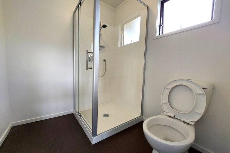 Photo of property in 19 Coroglen Avenue, Birkenhead, Auckland, 0626