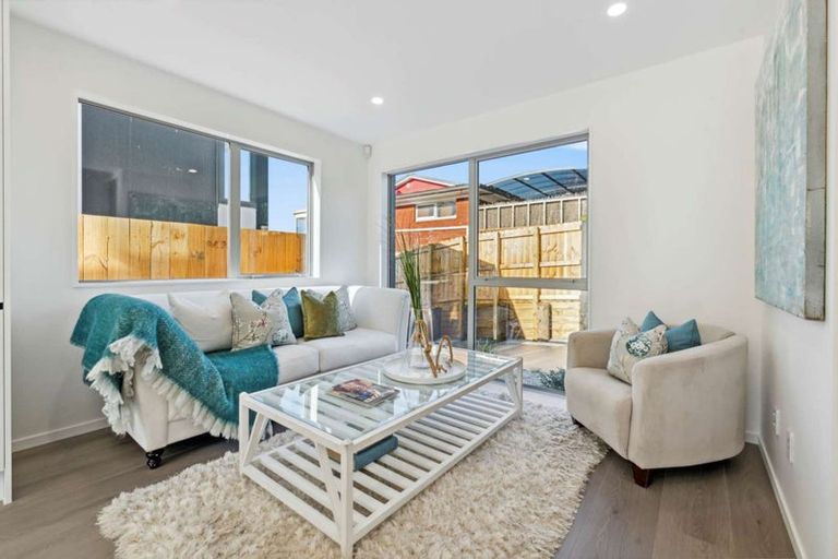 Photo of property in 7c Maroubra Place, Botany Downs, Auckland, 2010
