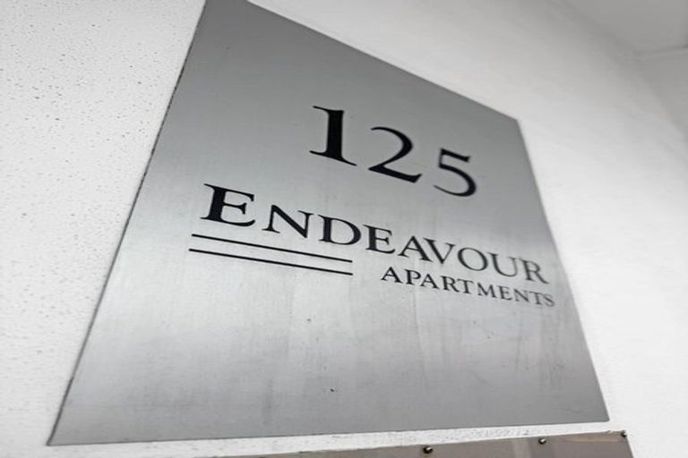 Photo of property in Endeavour Apartments, 19/125u Thorndon Quay, Pipitea, Wellington, 6011