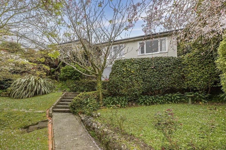 Photo of property in 18 Tawa Terrace, Tawa, Wellington, 5028