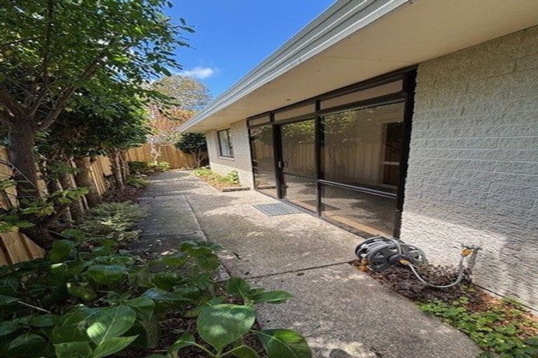 Photo of property in 28 Rewarewa Crescent, Waikanae, 5036