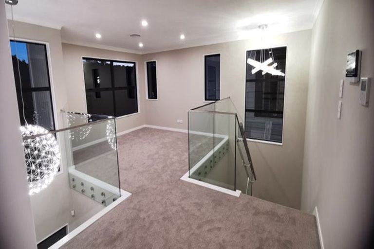 Photo of property in 30 Godfrey Drive, Orewa, 0931