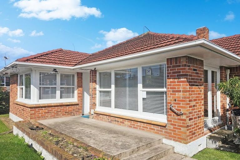 Photo of property in 7 West Coast Road, Glen Eden, Auckland, 0602