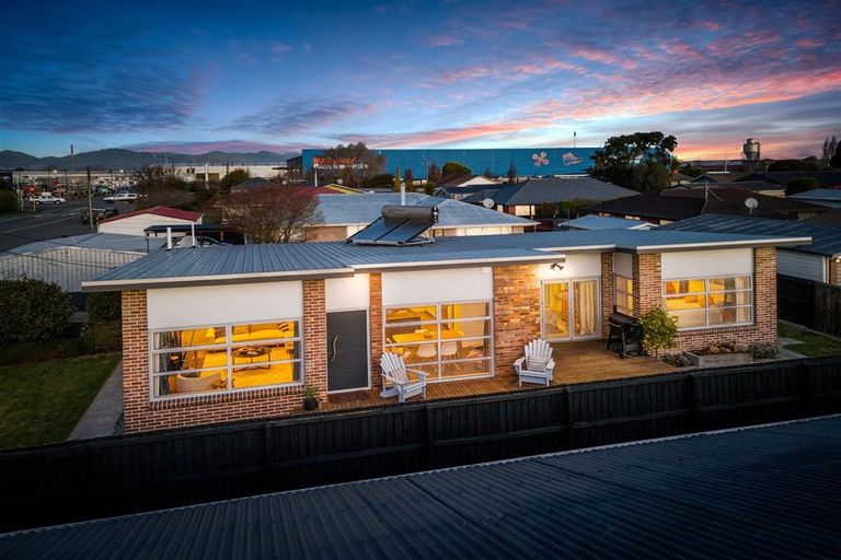 Photo of property in 42 Seymour Street, Hornby, Christchurch, 8042