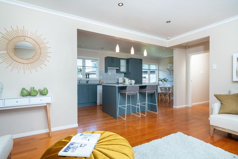 Photo of property in 47 Hereford Street, Te Atatu Peninsula, Auckland, 0610