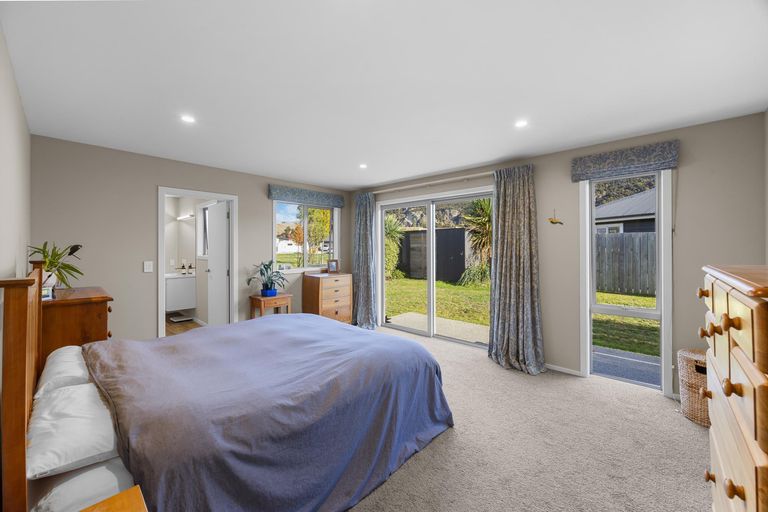 Photo of property in 4 Kingfisher Crescent, Albert Town, Wanaka, 9305