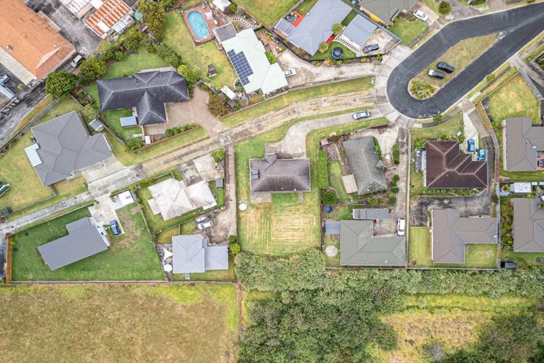 Photo of property in 19 Aitkenhead Court, Parakai, 0830