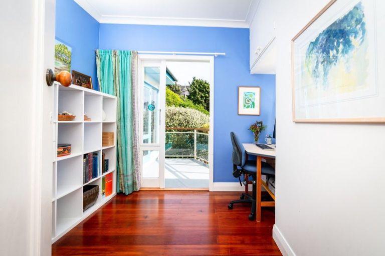 Photo of property in 15 Thane Road, Roseneath, Wellington, 6011