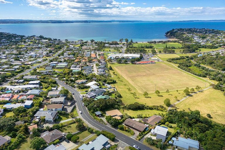 Photo of property in 18 Rimu Road, Stanmore Bay, Whangaparaoa, 0932