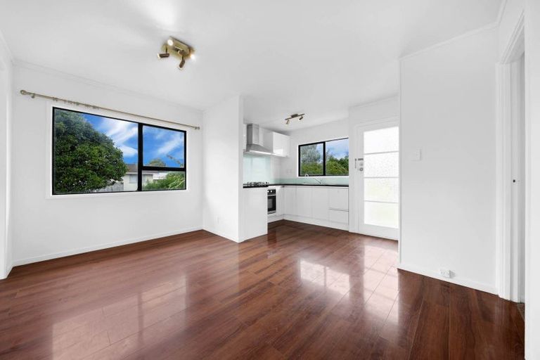 Photo of property in 26 Lambrown Drive, Totara Vale, Auckland, 0629