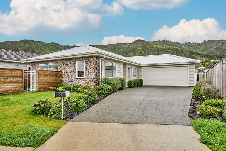 Photo of property in 33 Henrietta Maxwell Grove, Wainuiomata, Lower Hutt, 5014
