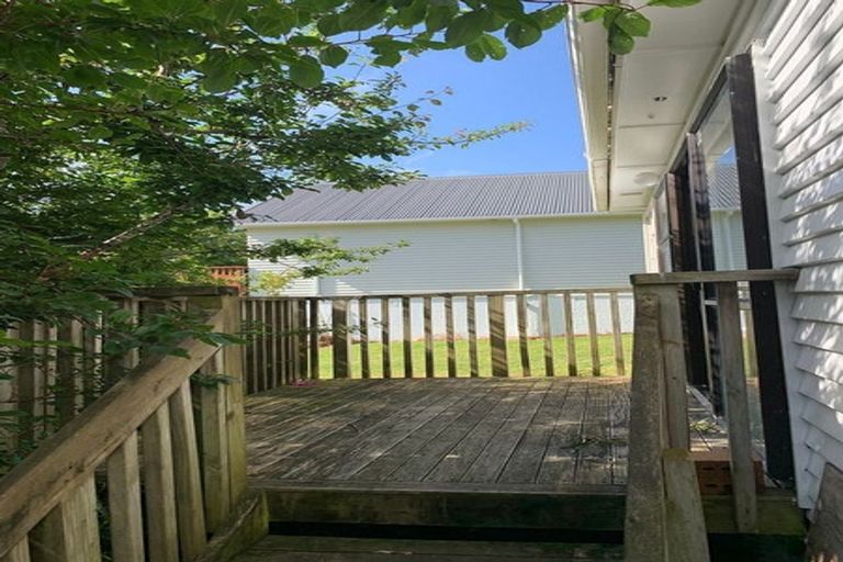 Photo of property in 33 Coates Street, Tawa, Wellington, 5028