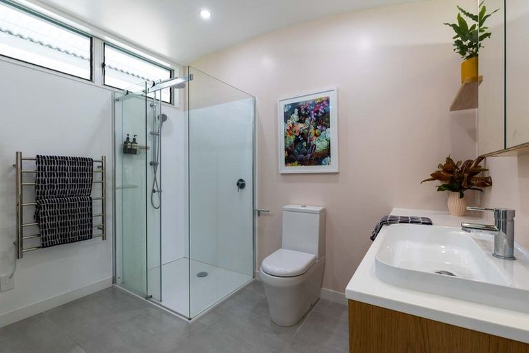 Photo of property in 50a Colonial Road, Birkenhead, Auckland, 0626