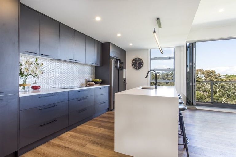 Photo of property in 8d Huka Road, Birkenhead, Auckland, 0626