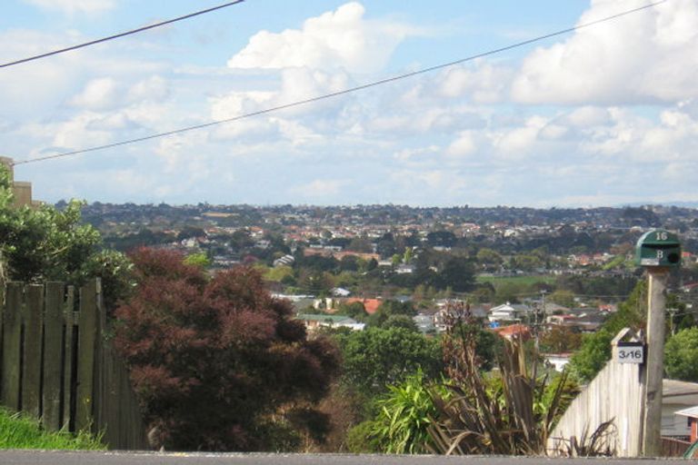 Photo of property in 3/16 Pleasant Road, Glen Eden, Auckland, 0602