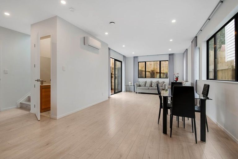 Photo of property in 57d Hogans Road, Glenfield, Auckland, 0629