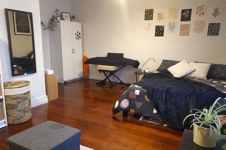 Photo of property in 147a Onepu Road, Lyall Bay, Wellington, 6022