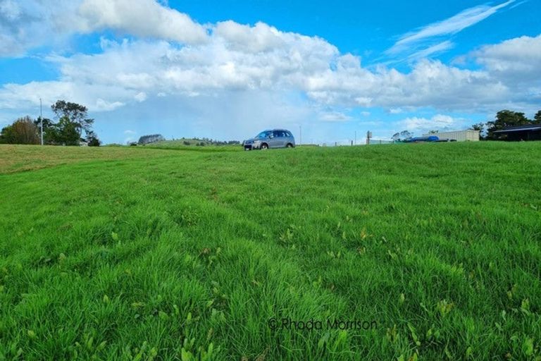 Photo of property in 12 Arahanga Road, Paparoa, 0571