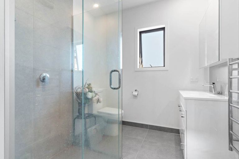 Photo of property in 12 Hava Place, Green Bay, Auckland, 0604