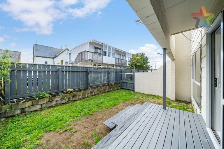 Photo of property in 74f4 Freyberg Street, Lyall Bay, Wellington, 6022