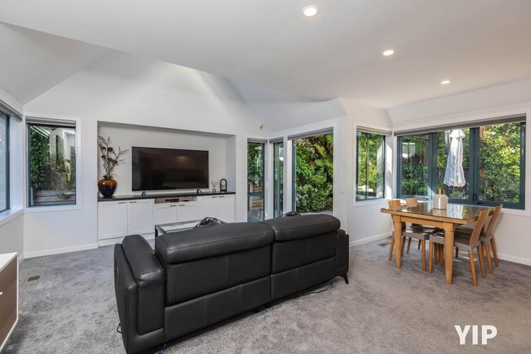 Photo of property in 17a Simla Crescent, Khandallah, Wellington, 6035