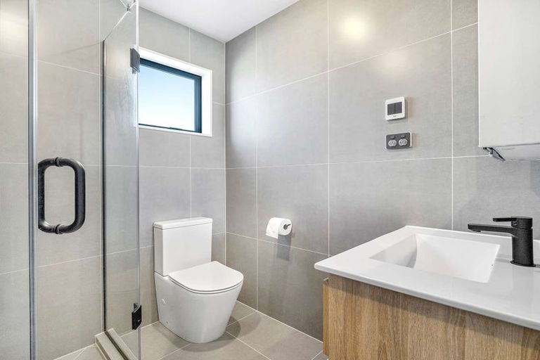 Photo of property in 1b Tacitus Place, Totara Vale, Auckland, 0629