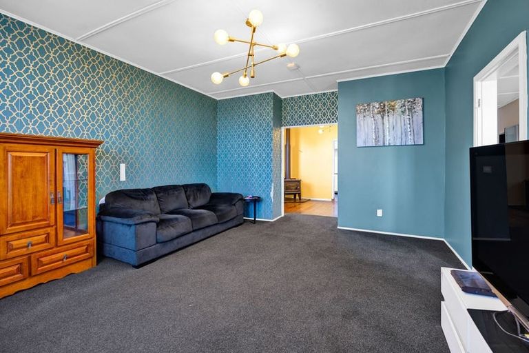Photo of property in 25 Milmoe Street, Hawera, 4610