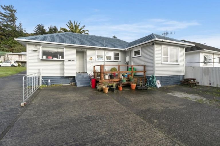 Photo of property in 13 Main Road, Wainuiomata, Lower Hutt, 5014