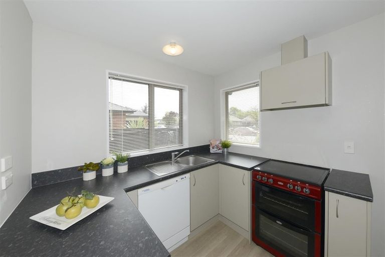 Photo of property in 17 Picton Avenue, Riccarton, Christchurch, 8011