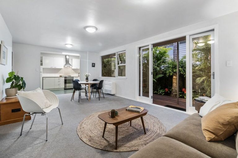 Photo of property in 41 Old Lake Road, Narrow Neck, Auckland, 0624