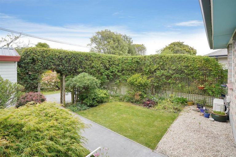 Photo of property in 14 Farquhars Road, Redwood, Christchurch, 8051