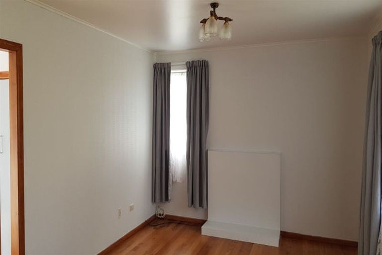 Photo of property in 4 Pomelo Road, Te Atatu South, Auckland, 0610