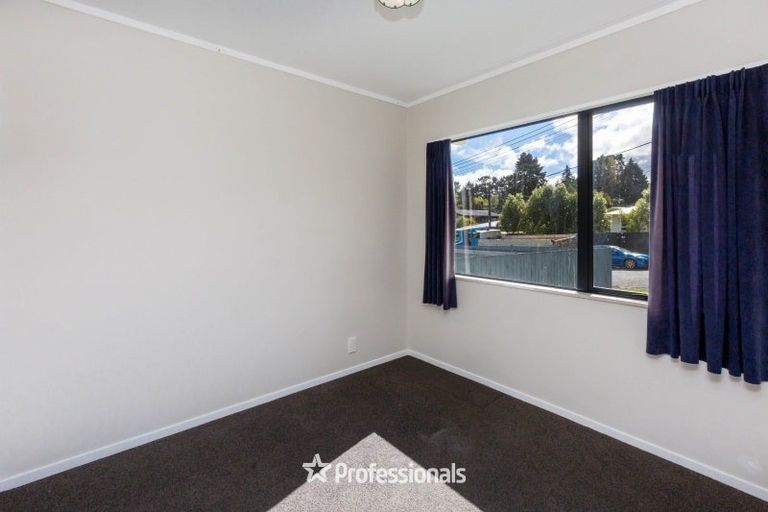 Photo of property in 1 Monarch Grove, Maoribank, Upper Hutt, 5018
