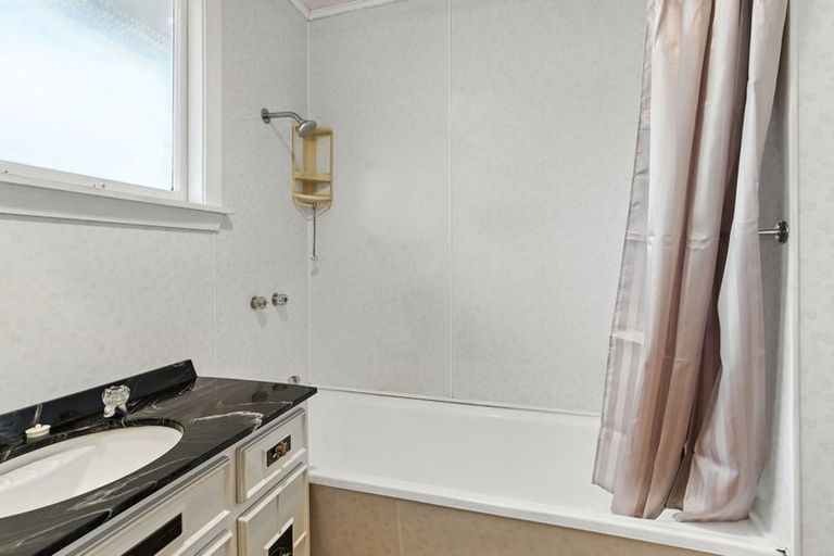 Photo of property in 70 Daniels Road, Redwood, Christchurch, 8051