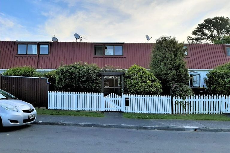 Photo of property in 3/2 Burdendale Grove, Churton Park, Wellington, 6037