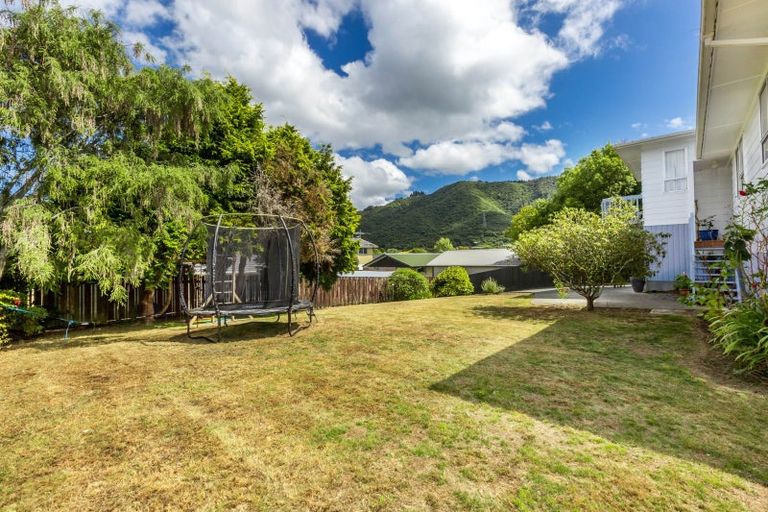 Photo of property in 19 Haylock Grove, Totara Park, Upper Hutt, 5018
