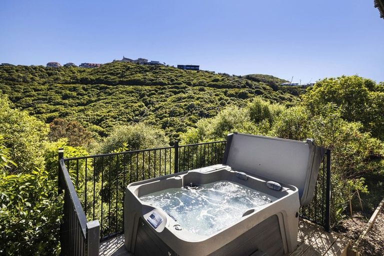 Photo of property in 1 Makomako Road, Brooklyn, Wellington, 6021