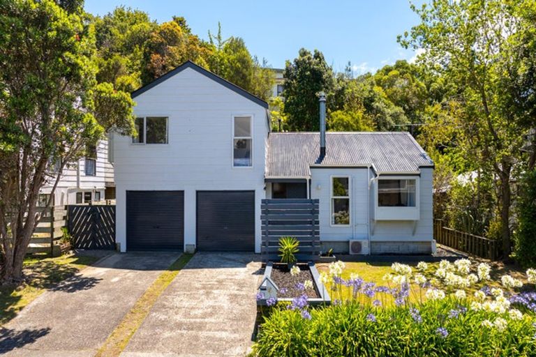 Photo of property in 6 Bowline Place, Whitby, Porirua, 5024