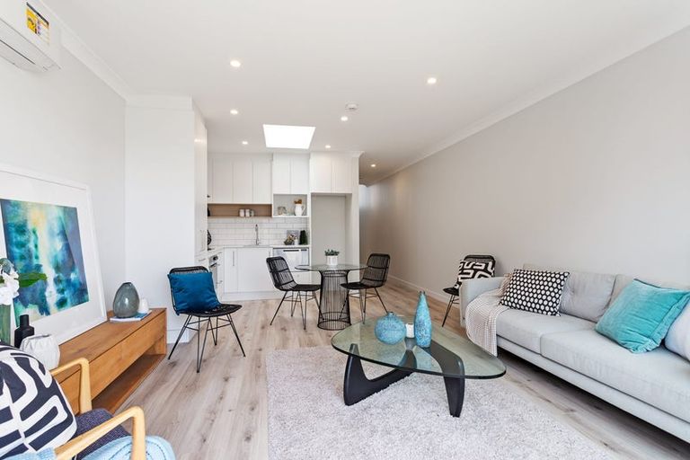 Photo of property in 15 Periko Way, Takanini, 2112