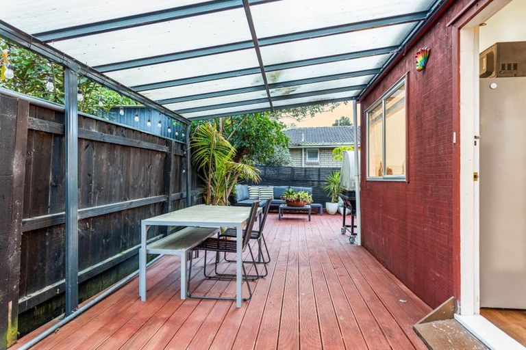 Photo of property in 1/29 Kemp Road, Massey, Auckland, 0614