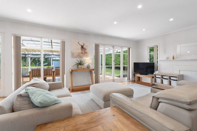Photo of property in 24 Kingdale Road, Henderson, Auckland, 0610