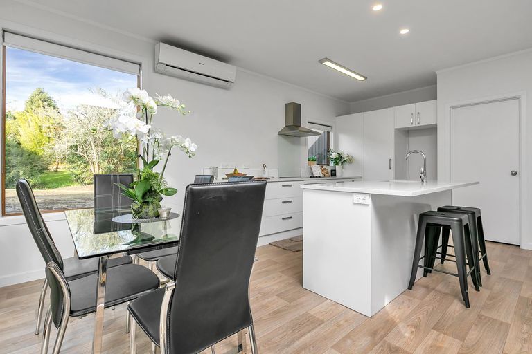 Photo of property in 192 Henderson Valley Road, Henderson, Auckland, 0612