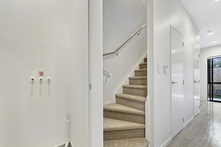 Photo of property in 6/241 Don Buck Road, Massey, Auckland, 0614