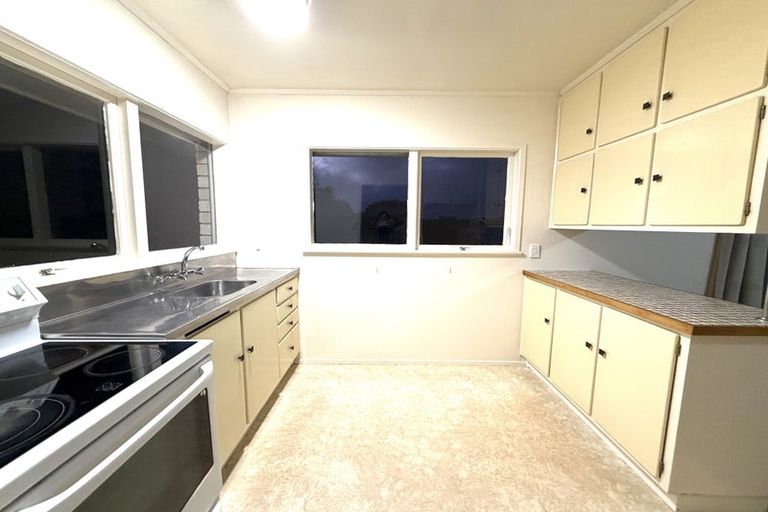 Photo of property in 2/3 Cheryl Place, Hillcrest, Auckland, 0627