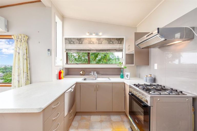 Photo of property in 1/48 Lemnos Place, Titirangi, Auckland, 0604