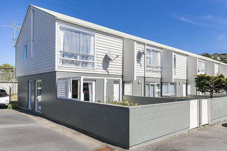 Photo of property in 17/4u Dr Taylor Terrace, Johnsonville, Wellington, 6037
