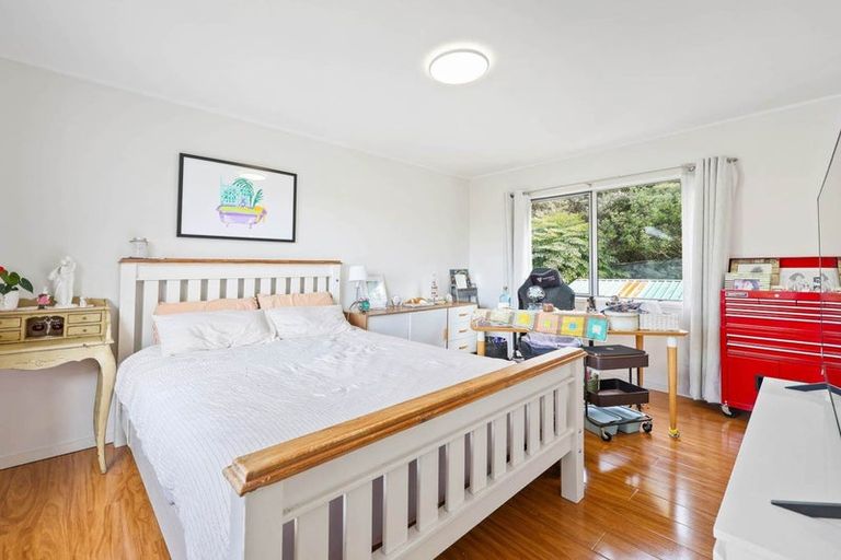 Photo of property in 1/66 Cockayne Crescent, Sunnynook, Auckland, 0620