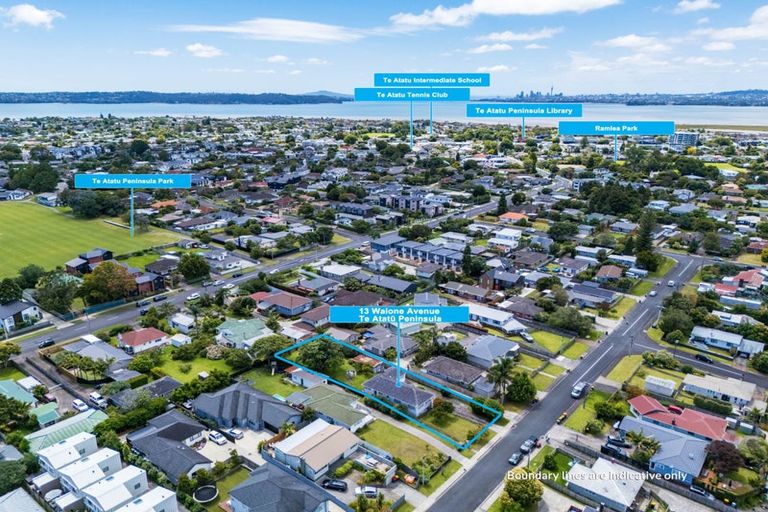 Photo of property in 13 Waione Avenue, Te Atatu Peninsula, Auckland, 0610