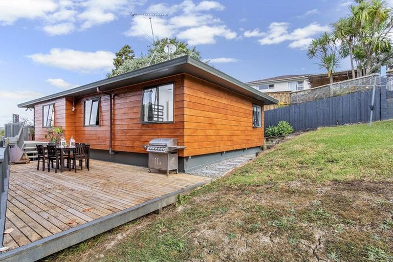 Photo of property in 3a John Webster Place, Glen Eden, Auckland, 0602